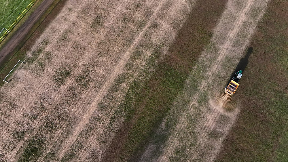 Sablage de terrain de sport (stade municipal)